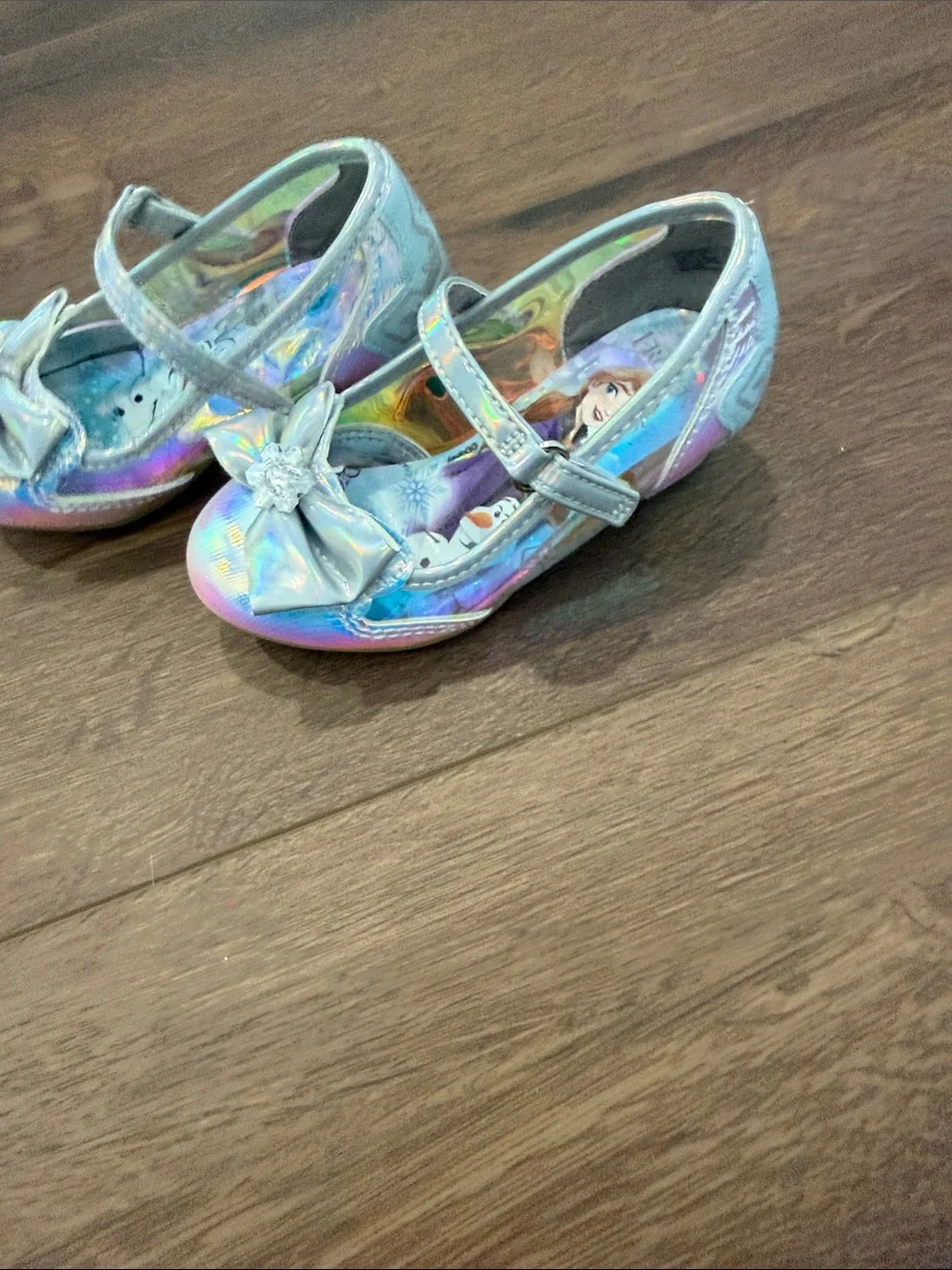 Girls' Iridescent Silver Frozen Mary Jane Shoes with Bow